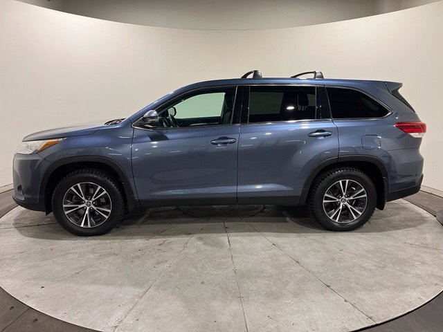 
 2019 Toyota Highlander LE full									