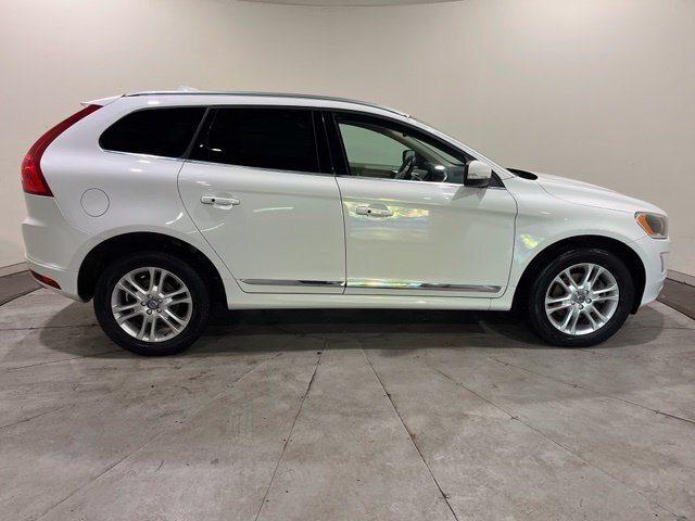 
 2016 Volvo XC60 T5 Platinum full									