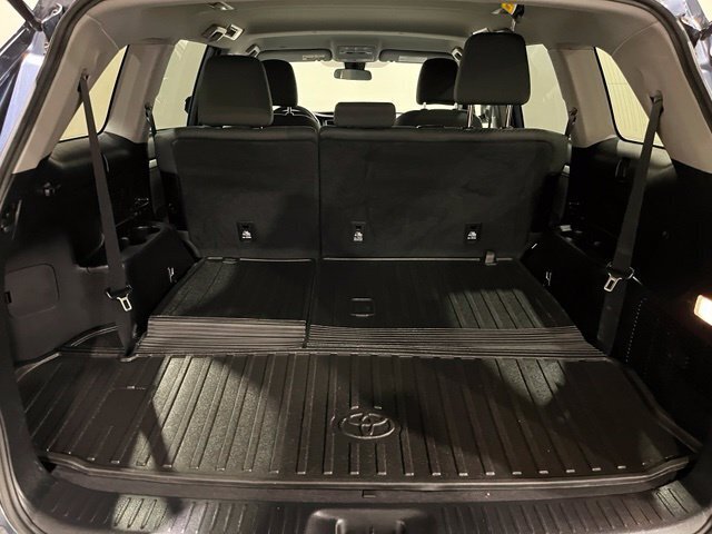 
 2019 Toyota Highlander LE full									