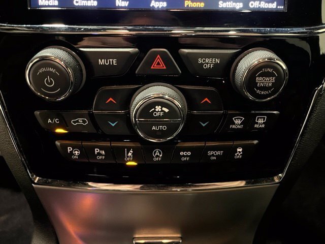 
 2020 Jeep Grand Cherokee Overland full									