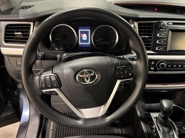 
 2019 Toyota Highlander LE full									