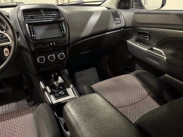 
 2018 Mitsubishi Outlander Sport 2.0 ES full									
