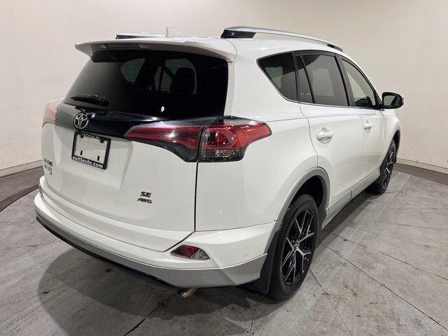
 2016 Toyota RAV4 SE full									