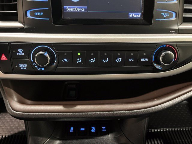 
 2019 Toyota Highlander LE full									