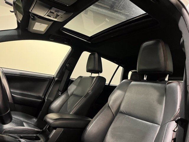 
 2016 Toyota RAV4 SE full									
