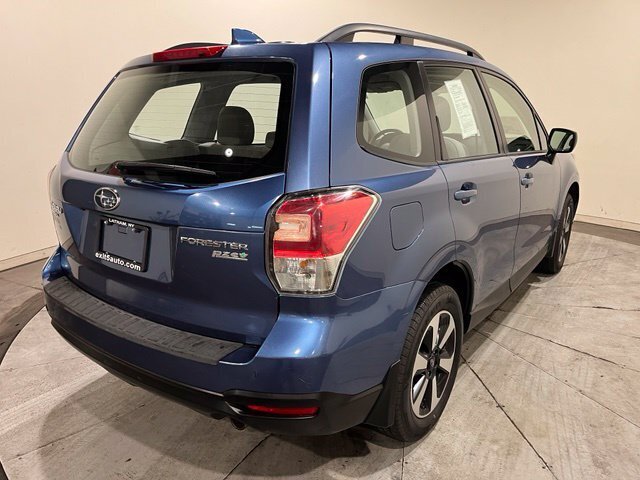 
 2017 Subaru Forester 2.5i full									