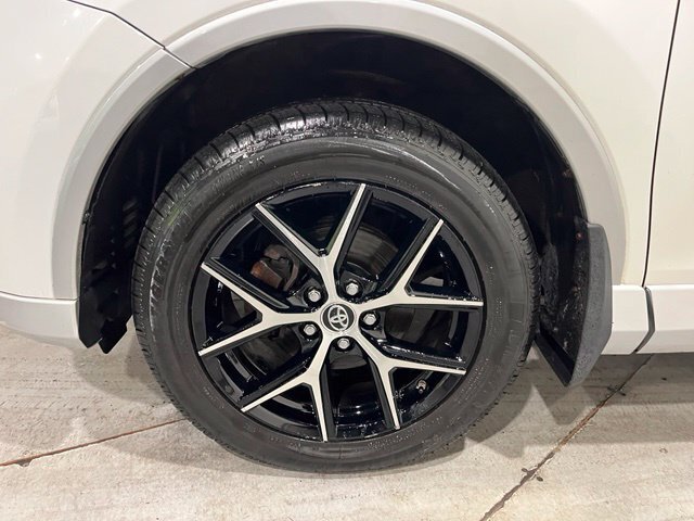 
 2016 Toyota RAV4 SE full									