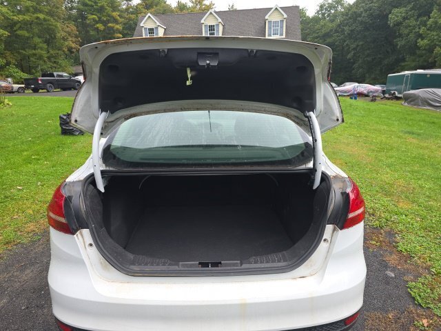 
 2017 Ford Focus SE full									