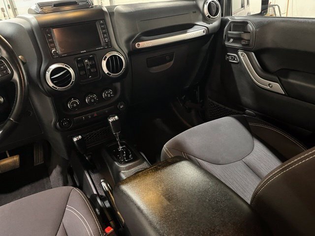
 2015 Jeep Wrangler Unlimited Rubicon full									