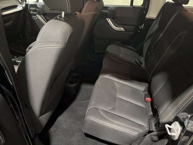 
 2015 Jeep Wrangler Unlimited Rubicon full									