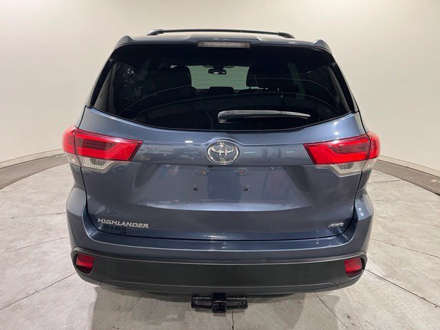 
 2019 Toyota Highlander LE full									