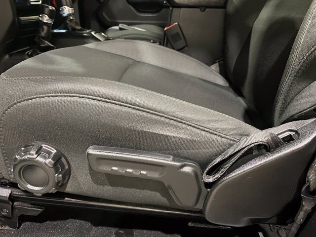 
 2019 Jeep Wrangler Sport full									