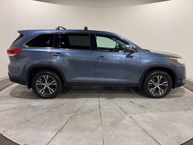 
 2019 Toyota Highlander LE full									