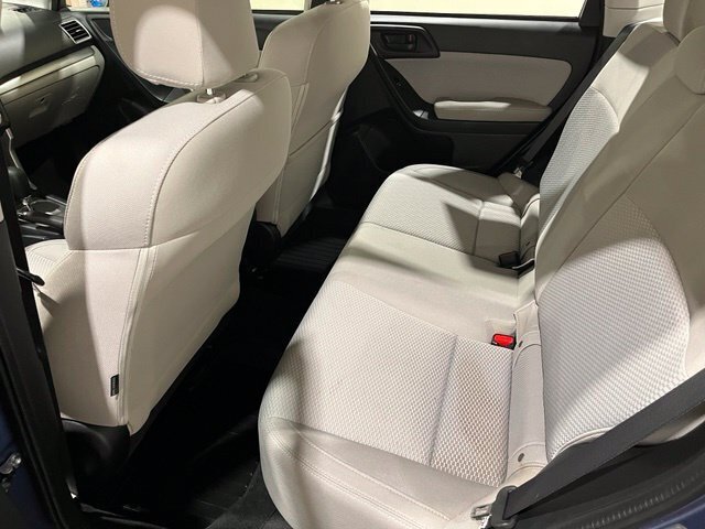 
 2017 Subaru Forester 2.5i full									