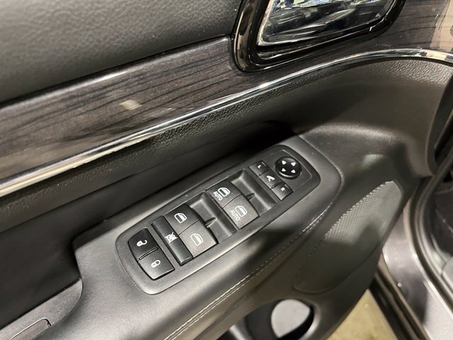 
 2020 Jeep Grand Cherokee Overland full									