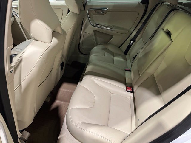 
 2016 Volvo XC60 T5 Platinum full									