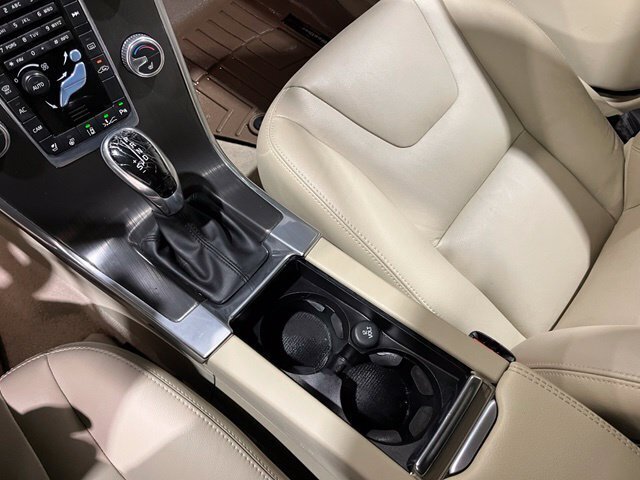 
 2016 Volvo XC60 T5 Platinum full									