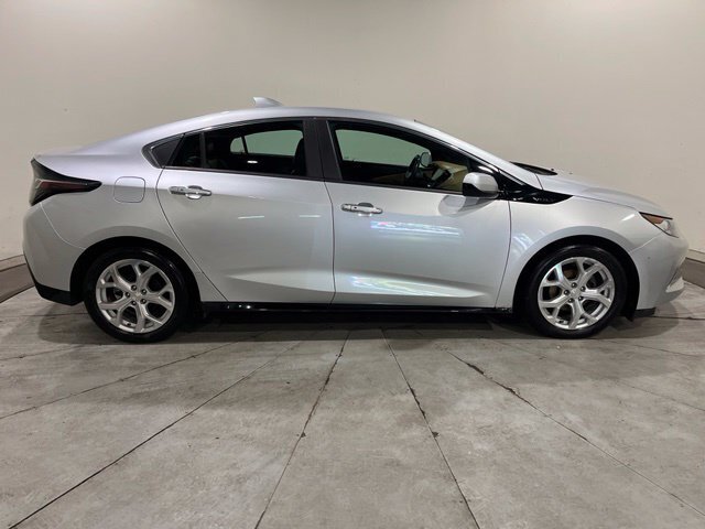 
 2017 Chevrolet Volt Premier full									
