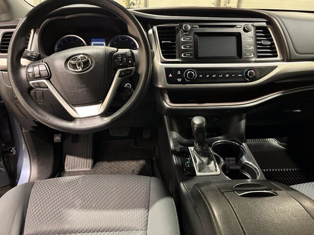 
 2019 Toyota Highlander LE full									