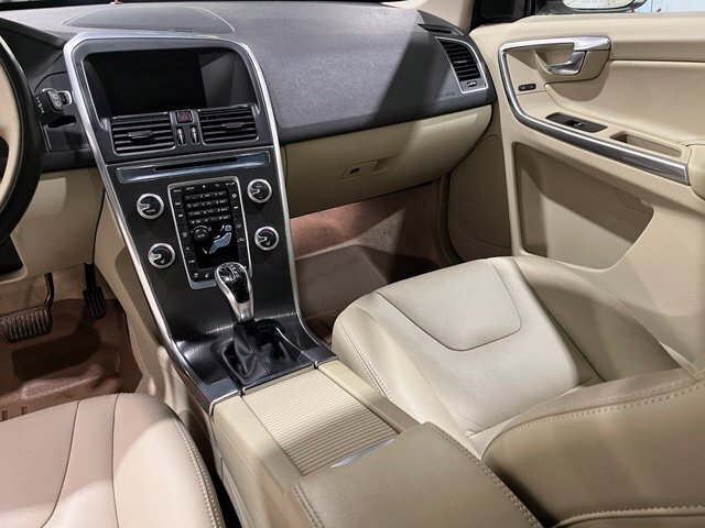 
 2016 Volvo XC60 T5 Platinum full									